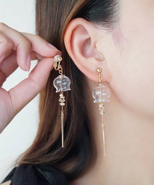 CERCA(チェルカ)の「jolie minette/ふわり風鈴イヤリング/ゴールド 金属アレルギー対応(イヤリング・レディース・クリア・FREE)」の5枚目の写真