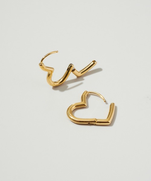 GOLDY(ゴールディ)の「【金属アレルギー軽減】ハート ライン フープ ワンタッチ ステンレス ピアス(ピアス(両耳用)・レディース・シルバー/ゴールド・FREE)」の3枚目の写真
