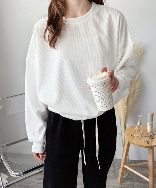 Amulet(アミュレット)の「ラフに着こなす大人のリラックス◎ ワッフル風長袖プルオーバー(Tシャツ/カットソー・レディース・ホワイト/ブラック/グレー・L/XL/M/S)」の11枚目の写真