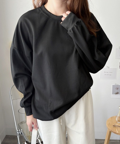 Amulet(アミュレット)の「ラフに着こなす大人のリラックス◎ ワッフル風長袖プルオーバー(Tシャツ/カットソー・レディース・ホワイト/ブラック/グレー・L/XL/M/S)」の5枚目の写真