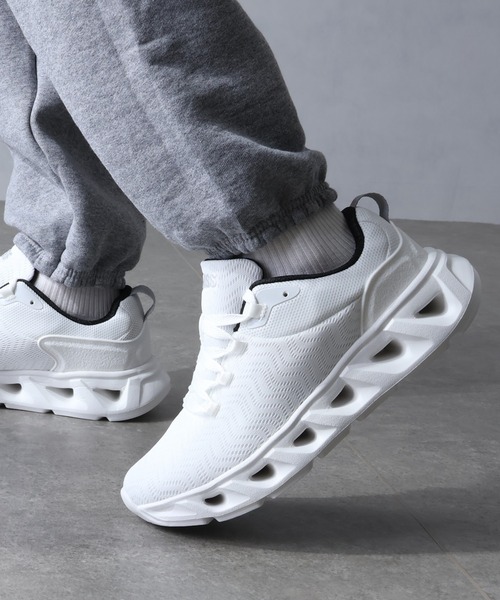 K-SWISS（ケースイス）の「【K-SWISS/ケースイス】アッパー メッシュ ランニング スニーカー（スニーカー・メンズ・ホワイト/ブラック/ネイビー・27cm/25.5cm/26cm/26.5cm）」の2枚目の写真