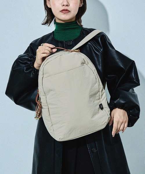 D.KELLY(ディーケリー)の「シンプルラウンドファスナーリュック シンプル 大容量 レディース バックパック アウトドア 通勤 カジュアル キレイ目(バックパック/リュック・レディース・ベージュ/キャメル/ブラック/グレー・ONE SIZE)」の13枚目の写真