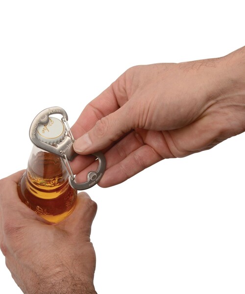 bpr BEAMS（ビーピーアール ビームス ）の「NITE IZE / エスビナー ボトルオープナー（キーホルダー・レディース・シルバー/ブラック・ONE SIZE）」の5枚目の写真