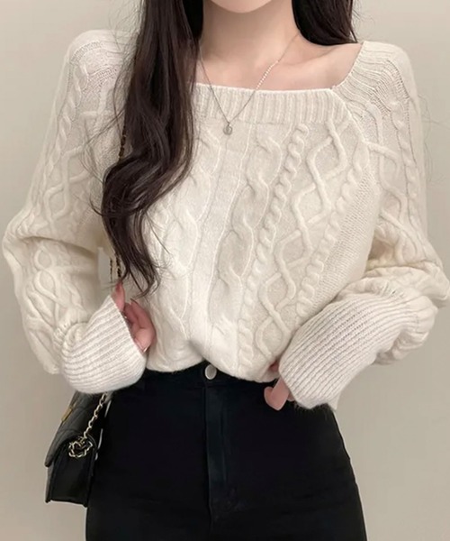 Girly Doll(ガーリードール)の「スクエアネックケーブル編みニットプルオーバー(ニット/セーター・レディース・ベージュ/ピンク/グリーン/ホワイト/ブラック・FREE)」の2枚目の写真