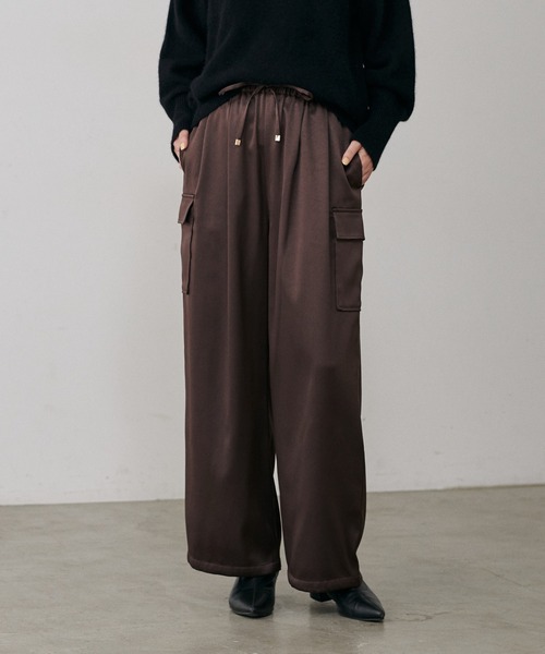 LARUTA(ラルータ)の「【LARUTA】裏微起毛サテンカーゴパンツ(カーゴパンツ・レディース・ダークブラウン/カーキ/グレイッシュベージュ・FREE)」の4枚目の写真