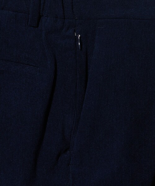 UNITED ARROWS（ユナイテッドアローズ）の「ライト コーデュロイ ノープリーツパンツ UA COZY ウォッシャブル ヨコストレッチ（セットアップ・メンズ・オリーブ/ネイビー/ダークグレー・XL/XXL/S/L/M）」の17枚目の写真