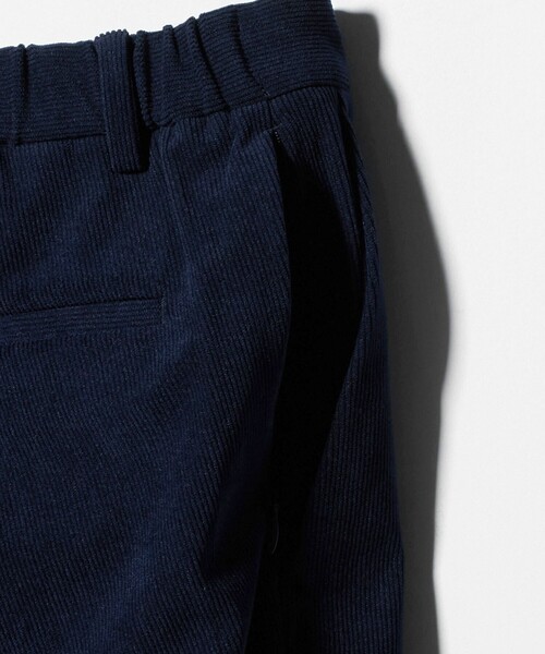 UNITED ARROWS（ユナイテッドアローズ）の「ライト コーデュロイ ノープリーツパンツ UA COZY ウォッシャブル ヨコストレッチ（セットアップ・メンズ・オリーブ/ネイビー/ダークグレー・XL/XXL/S/L/M）」の22枚目の写真