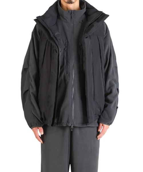 DAIWA PIER39（ダイワピア39）の「DAIWA PIER39 / ダイワ ピアサーティナイン：GORE-TEX WINDSTOPPER FIELD DOWN VEST：BW-18024W[PIE]（ダウンベスト・メンズ・ライトグレー/ブラック・M/S/L）」の7枚目の写真