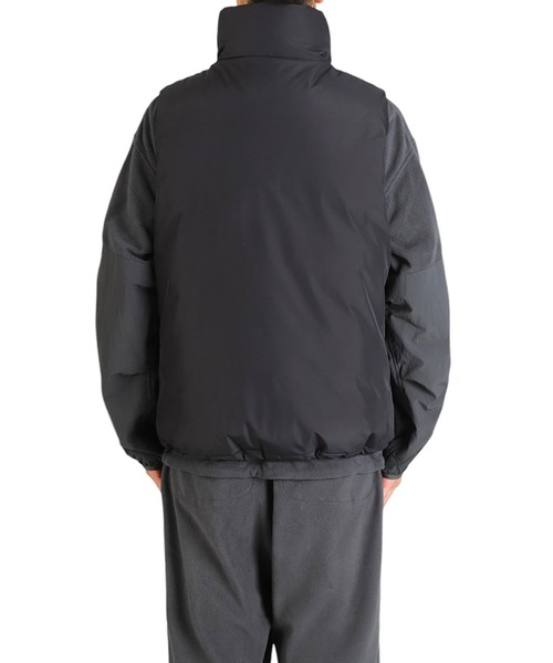 DAIWA PIER39（ダイワピア39）の「DAIWA PIER39 / ダイワ ピアサーティナイン：GORE-TEX WINDSTOPPER FIELD DOWN VEST：BW-18024W[PIE]（ダウンベスト・メンズ・ライトグレー/ブラック・M/S/L）」の8枚目の写真