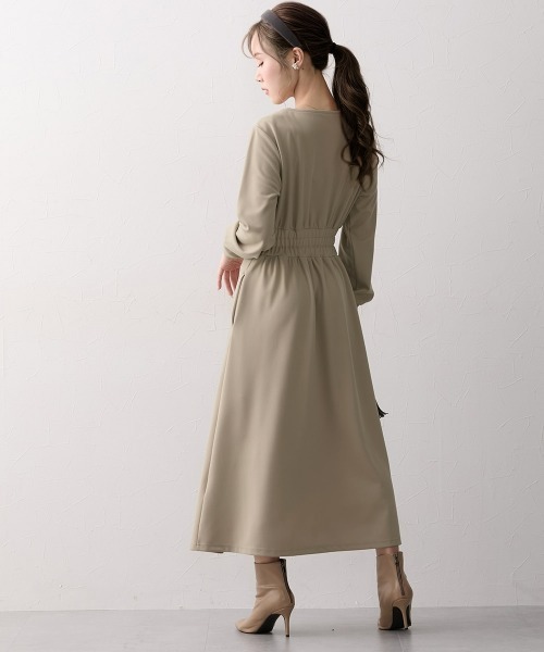 Nissen glamor(ニッセングラマー)の「【大きい胸専用】ウエストタックフレアワンピース(ポケット付)(ワンピース・レディース・ライトベージュ/チャコール・M/L/LL)」の21枚目の写真