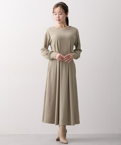 Nissen glamor(ニッセングラマー)の「【大きい胸専用】ウエストタックフレアワンピース(ポケット付)(ワンピース・レディース・ライトベージュ/チャコール・M/L/LL)」の22枚目の写真