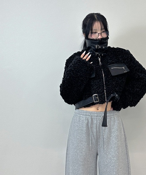 FOLLOWIN(フォロウィン)の「【 2color 】ボア×レザーベルトショートジャケット(その他アウター・レディース・ブラック/ブラウン・FREE)」の3枚目の写真