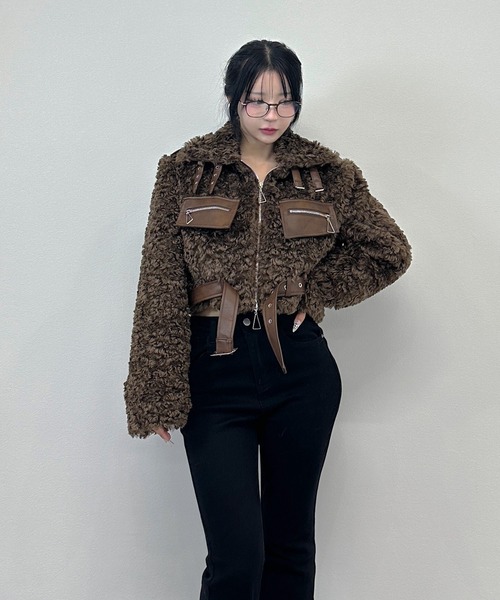FOLLOWIN(フォロウィン)の「【 2color 】ボア×レザーベルトショートジャケット(その他アウター・レディース・ブラック/ブラウン・FREE)」の9枚目の写真