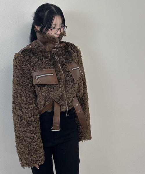 FOLLOWIN(フォロウィン)の「【 2color 】ボア×レザーベルトショートジャケット(その他アウター・レディース・ブラック/ブラウン・FREE)」の11枚目の写真