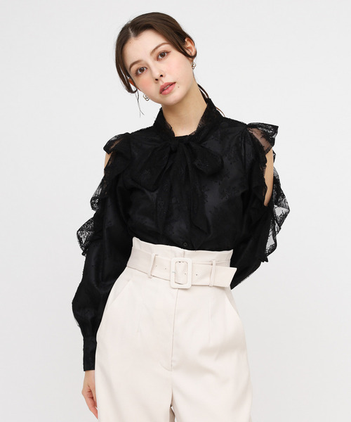 ROYAL PARTY（ロイヤルパーティー）の「レースコールドショルダーリボンブラウス（シャツ/ブラウス・レディース・ブラック/オフホワイト/ベージュ・FREE）」の2枚目の写真