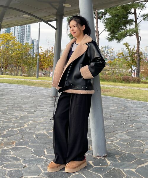 KOLEAT(コレット)の「WOMEN オーバーフィット マスタングフリースジャケット Black_Beige(ムートンコート・レディース・ベージュ×ブラック・FREE)」の20枚目の写真