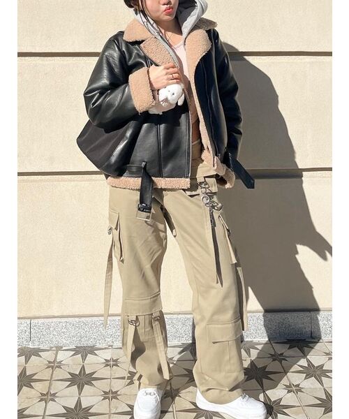 KOLEAT(コレット)の「WOMEN オーバーフィット マスタングフリースジャケット Black_Beige(ムートンコート・レディース・ベージュ×ブラック・FREE)」の6枚目の写真