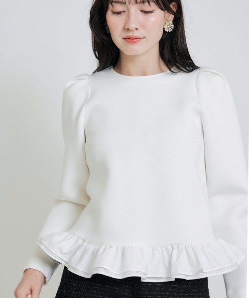 PICCIN PERLA(ピッチンペルラ)の「裾フリルギャザースリーブプルオーバー(Tシャツ/カットソー・レディース・オフホワイト/ブラック・M)」の1枚目の写真