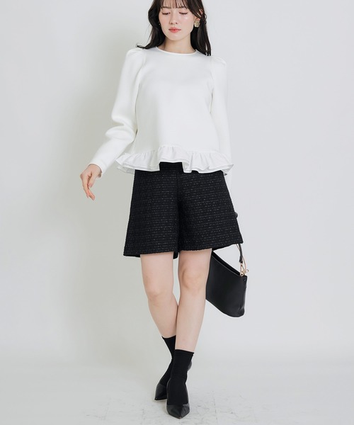 PICCIN PERLA(ピッチンペルラ)の「裾フリルギャザースリーブプルオーバー(Tシャツ/カットソー・レディース・オフホワイト/ブラック・M)」の3枚目の写真