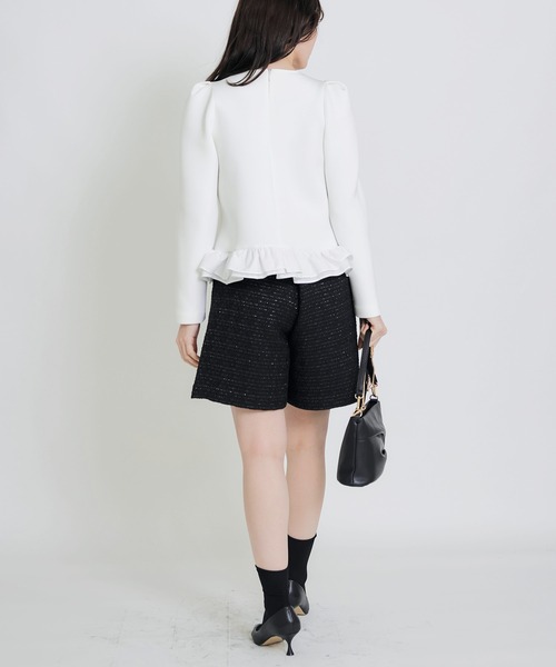 PICCIN PERLA(ピッチンペルラ)の「裾フリルギャザースリーブプルオーバー(Tシャツ/カットソー・レディース・オフホワイト/ブラック・M)」の5枚目の写真