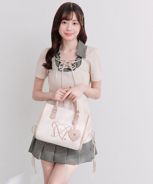 OLIVE des OLIVE(オリーブデオリーブ)の「【収納力◎】Aimerianejoieハートミラーチャーム付きミニトート(トートバッグ・レディース・ブラウン/ベージュ/サックスブルー/グレイッシュベージュ/アイボリー/ブラック・FREE)」の18枚目の写真
