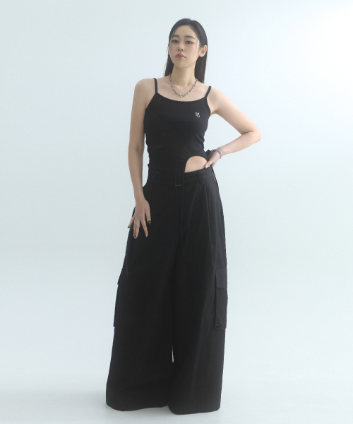 MOIREMOA（モアレモア）の「oblique String Sleeveless Top-black（Tシャツ/カットソー・レディース・ブラック・FREE）」の3枚目の写真