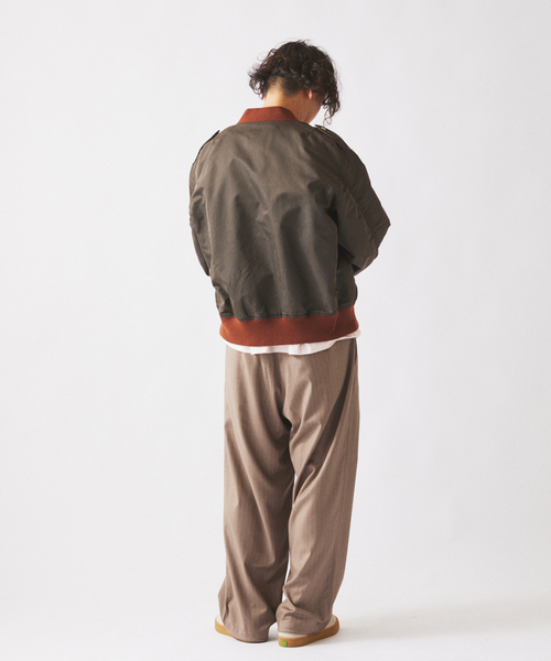 AVIREX（アヴィレックス）の「AVIREX / アヴィレックス 別注 L-2B フライトジャケット（ミリタリージャケット・メンズ・ブラウン/カーキ・LARGE/MEDIUM）」の10枚目の写真