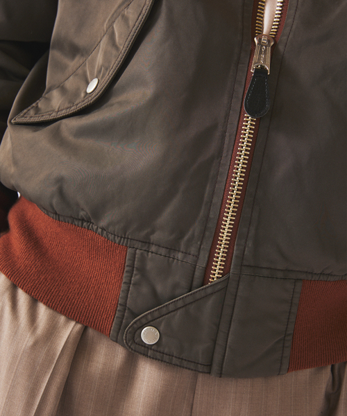 AVIREX（アヴィレックス）の「AVIREX / アヴィレックス 別注 L-2B フライトジャケット（ミリタリージャケット・メンズ・ブラウン/カーキ・LARGE/MEDIUM）」の13枚目の写真