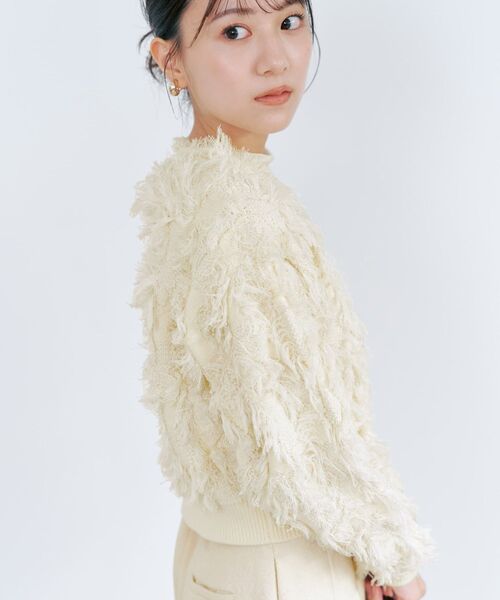 COHINA(コヒナ)の「フリンジジャカードショートカーディガン 【低身長・小柄女性】(カーディガン/ボレロ・レディース・ホワイト/グレー・ONE SIZE)」の7枚目の写真