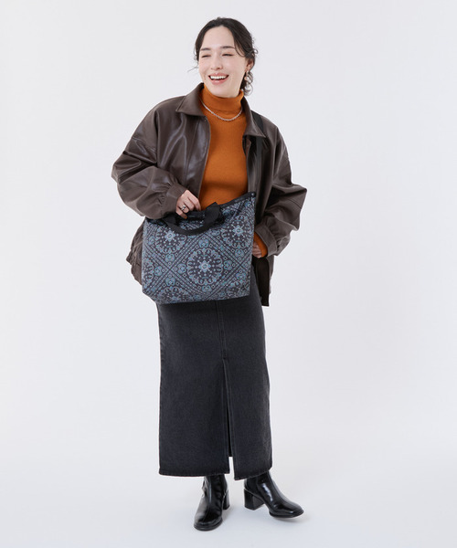 LeSportsac(レスポートサック)の「DELUXE EASY CARRY TOTE ステレートバンダナ(トートバッグ・レディース・グレー・FREE)」の7枚目の写真