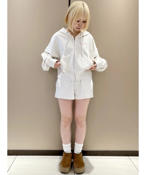 GAP(ギャップ)の「ヴィンテージソフト フレンチテリー SAKURA GAPロゴ オーバーサイズ ジップアップパーカー(パーカー・レディース・ホワイト/ピンク・XS/XXS/XL/L/M/S)」の8枚目の写真