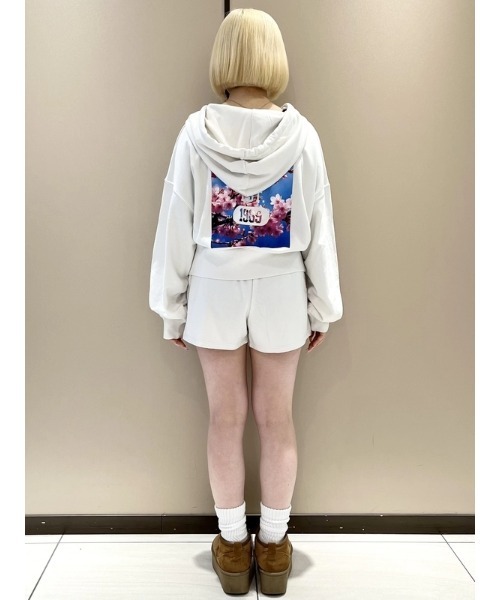 GAP(ギャップ)の「ヴィンテージソフト フレンチテリー SAKURA GAPロゴ オーバーサイズ ジップアップパーカー(パーカー・レディース・ホワイト/ピンク・XS/XXS/XL/L/M/S)」の9枚目の写真