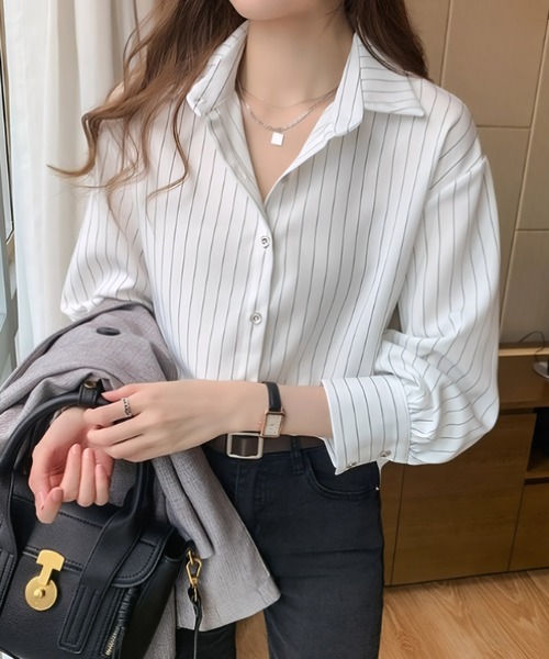 yuue' ( wear )(ユーイ)の「ストライプ柄シャツブラウス(シャツ/ブラウス・レディース・ホワイト/ネイビー・FREE)」の2枚目の写真