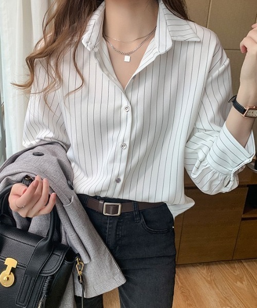 yuue' ( wear )(ユーイ)の「ストライプ柄シャツブラウス(シャツ/ブラウス・レディース・ホワイト/ネイビー・FREE)」の4枚目の写真