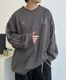 UNDERSTATEMENTs（アンダーステイトメント）の「【ユニセックス】Vネックプリントロゴラインスウェット/ショート丈＆ビッグサイズ（ニット/セーター）」