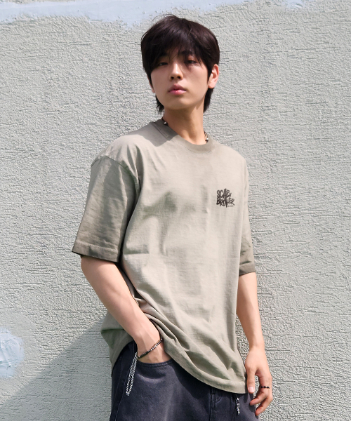 ASTRAL PROJECTION（アストラルプロジェクション）の「[APSTUDIOXSCARYBROTHER SERIES 1]ピグメントルーズフィット半袖Tシャツ_カーキ（Tシャツ/カットソー・メンズ・その他・M/L/XXL/XL）」の3枚目の写真