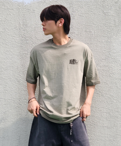 ASTRAL PROJECTION（アストラルプロジェクション）の「[APSTUDIOXSCARYBROTHER SERIES 1]ピグメントルーズフィット半袖Tシャツ_カーキ（Tシャツ/カットソー・メンズ・その他・M/L/XXL/XL）」の4枚目の写真