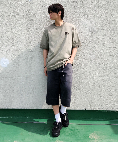 ASTRAL PROJECTION（アストラルプロジェクション）の「[APSTUDIOXSCARYBROTHER SERIES 1]ピグメントルーズフィット半袖Tシャツ_カーキ（Tシャツ/カットソー・メンズ・その他・M/L/XXL/XL）」の6枚目の写真