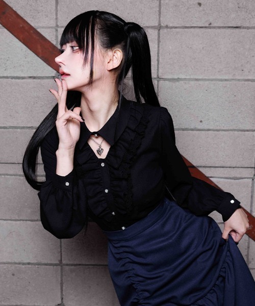 NIBBLE POISON(ニブルポイズン)の「ハートチャームフリルブラウス(シャツ/ブラウス・レディース・ブラック/ピンク/ホワイト・MEDIUM)」の3枚目の写真