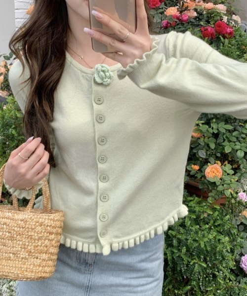 Mejoul（メジュール）の「【2026春夏新作】フラワーモチーフコンパクトフリルニットトップス（ニット/セーター・レディース・ライトグリーン/ホワイト/ピンク/イエロー・F）」の5枚目の写真