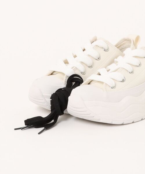 CONVERSE ALL STAR(コンバースオールスター)の「ALL STAR SURGETRAINER OX / オールスター サージトレーナー OX(スニーカー・レディース・ホワイト×ホワイト・7/6.5/5.5/5/4.5/4/3.5/7.5/8.5/3/9/9.5/8/11.5/10.5)」の13枚目の写真