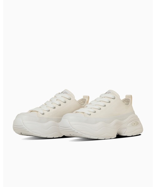 CONVERSE ALL STAR(コンバースオールスター)の「ALL STAR SURGETRAINER OX / オールスター サージトレーナー OX(スニーカー・レディース・ホワイト×ホワイト・7/6.5/5.5/5/4.5/4/3.5/7.5/8.5/3/9/9.5/8/11.5/10.5)」の2枚目の写真