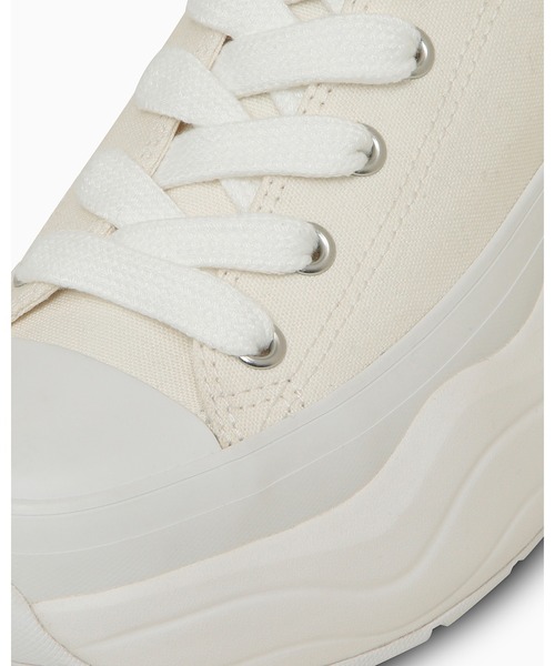 CONVERSE ALL STAR(コンバースオールスター)の「ALL STAR SURGETRAINER OX / オールスター サージトレーナー OX(スニーカー・レディース・ホワイト×ホワイト・7/6.5/5.5/5/4.5/4/3.5/7.5/8.5/3/9/9.5/8/11.5/10.5)」の7枚目の写真
