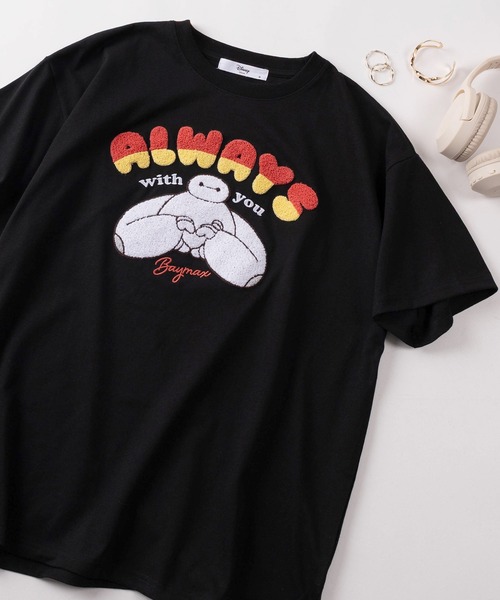 Disney(ディズニー)の「【71】【Disney/ディズニー】ミッキーマウス/ズートピア/ベイマックス/トイストーリー/スティッチ/くまのプーさん サガラ刺繍 ラインストーン クルーネックTシャツ/バックプリント/レディース(S)(Tシャツ/カットソー・レディース・ネイビー/ライトグリーン/ライトグレー/オレンジ/オフホワイト/ブラック系その他/チャコールグレー/アッシュグレー/クリーム/ブルー/オレンジ系その他/ベージュ/パープル/イエロー/ダークブルー/ブラウン/グリーン/ライム/ピンク/グレー系その他/グレー/サックスブルー/ブラック/ラベンダー/オートミール/カーキ/ダークグレー/ピンク系その他・L/M)」の4枚目の写真