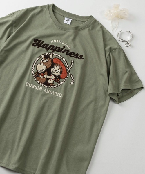 Disney(ディズニー)の「【71】【Disney/ディズニー】ミッキーマウス/ズートピア/ベイマックス/トイストーリー/スティッチ/くまのプーさん サガラ刺繍 ラインストーン クルーネックTシャツ/バックプリント/レディース(S)(Tシャツ/カットソー・レディース・ネイビー/ライトグリーン/ライトグレー/オレンジ/オフホワイト/ブラック系その他/チャコールグレー/アッシュグレー/クリーム/ブルー/オレンジ系その他/ベージュ/パープル/イエロー/ダークブルー/ブラウン/グリーン/ライム/ピンク/グレー系その他/グレー/サックスブルー/ブラック/ラベンダー/オートミール/カーキ/ダークグレー/ピンク系その他・L/M)」の14枚目の写真