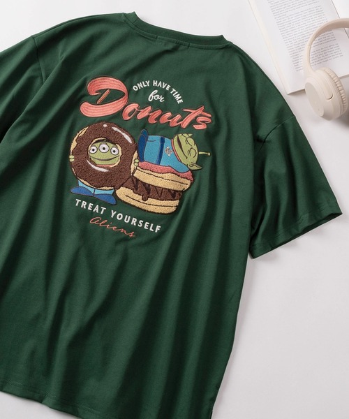 Disney(ディズニー)の「【71】【Disney/ディズニー】ミッキーマウス/ズートピア/ベイマックス/トイストーリー/スティッチ/くまのプーさん サガラ刺繍 ラインストーン クルーネックTシャツ/バックプリント/レディース(S)(Tシャツ/カットソー・レディース・ネイビー/ライトグリーン/ライトグレー/オレンジ/オフホワイト/ブラック系その他/チャコールグレー/アッシュグレー/クリーム/ブルー/オレンジ系その他/ベージュ/パープル/イエロー/ダークブルー/ブラウン/グリーン/ライム/ピンク/グレー系その他/グレー/サックスブルー/ブラック/ラベンダー/オートミール/カーキ/ダークグレー/ピンク系その他・L/M)」の16枚目の写真