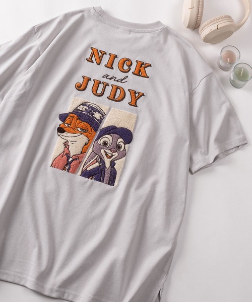 Disney(ディズニー)の「【71】【Disney/ディズニー】ミッキーマウス/ズートピア/ベイマックス/トイストーリー/スティッチ/くまのプーさん サガラ刺繍 ラインストーン クルーネックTシャツ/バックプリント/レディース(S)(Tシャツ/カットソー・レディース・ネイビー/ライトグリーン/ライトグレー/オレンジ/オフホワイト/ブラック系その他/チャコールグレー/アッシュグレー/クリーム/ブルー/オレンジ系その他/ベージュ/パープル/イエロー/ダークブルー/ブラウン/グリーン/ライム/ピンク/グレー系その他/グレー/サックスブルー/ブラック/ラベンダー/オートミール/カーキ/ダークグレー/ピンク系その他・L/M)」の6枚目の写真