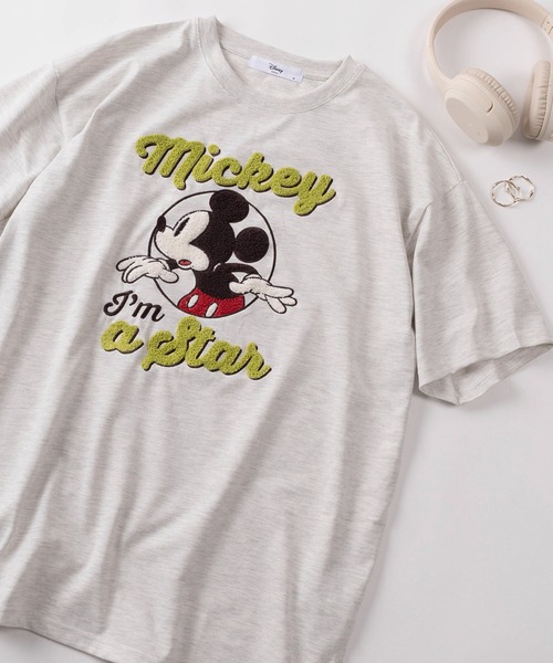Disney(ディズニー)の「【71】【Disney/ディズニー】ミッキーマウス/ズートピア/ベイマックス/トイストーリー/スティッチ/くまのプーさん サガラ刺繍 ラインストーン クルーネックTシャツ/バックプリント/レディース(S)(Tシャツ/カットソー・レディース・ネイビー/ライトグリーン/ライトグレー/オレンジ/オフホワイト/ブラック系その他/チャコールグレー/アッシュグレー/クリーム/ブルー/オレンジ系その他/ベージュ/パープル/イエロー/ダークブルー/ブラウン/グリーン/ライム/ピンク/グレー系その他/グレー/サックスブルー/ブラック/ラベンダー/オートミール/カーキ/ダークグレー/ピンク系その他・L/M)」の1枚目の写真