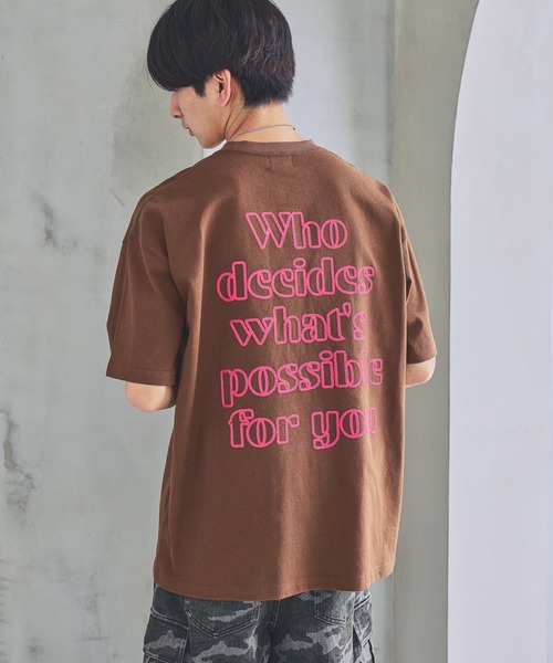 PBLIM（ページボーイリム）の「《UNISEX/３サイズ展開》クラフトロゴＴ　バックプリント / 刺繍（Tシャツ/カットソー・レディース・オフホワイト/ブラック/ブラウン/イエロー・SMALL/MEDIUM/LARGE）」の3枚目の写真