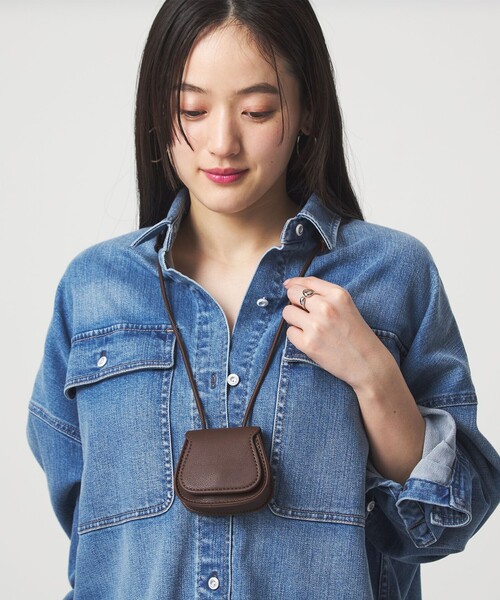green label relaxing（グリーンレーベルリラクシング）の「フラップ ポーチネックレス（ネックレス・レディース・ダークブラウン/ブラック・FREE）」の12枚目の写真